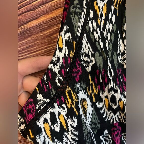 Loft Multicolored Sleeveless Shirt. Size Large. - Picture 9 of 9